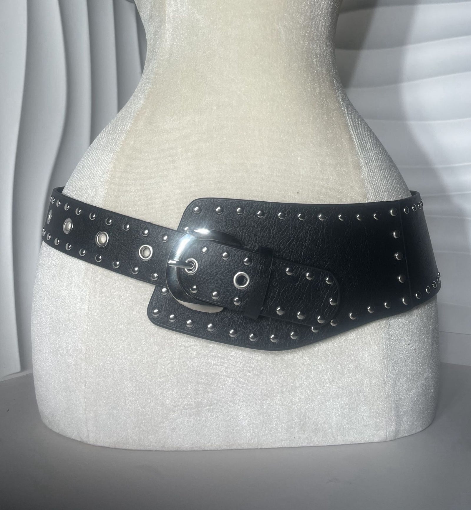 DOUBLE BUCKLE STUD BELT