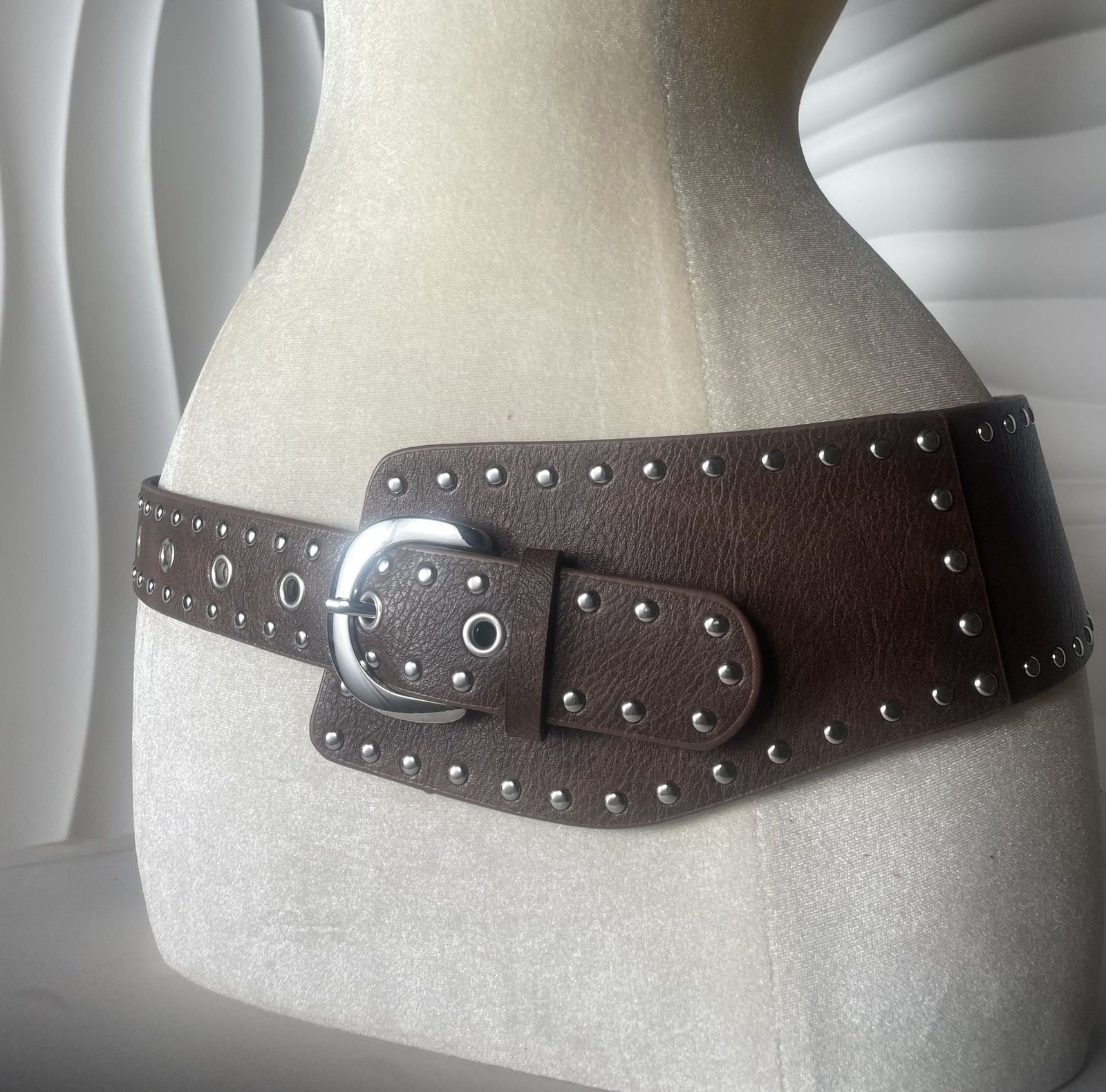 DOUBLE BUCKLE STUD BELT